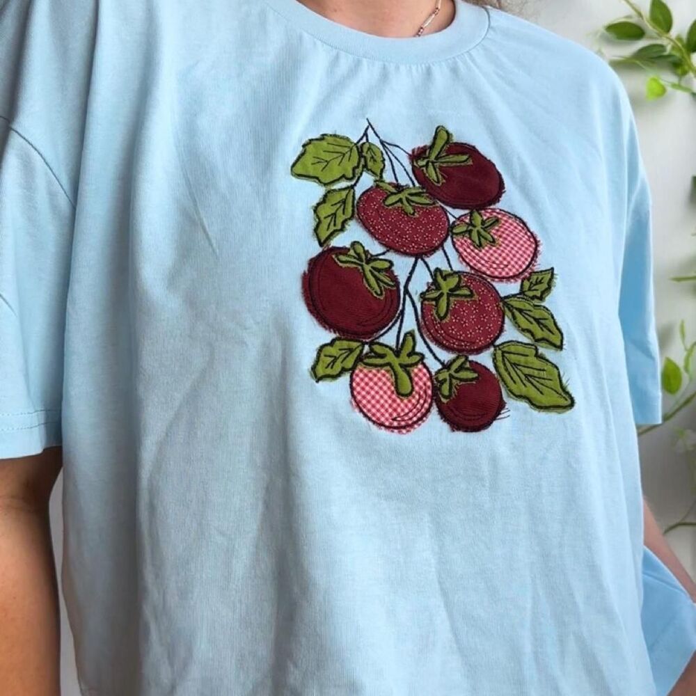 NWT 100% Cotton Patchwork Embroidered Tomato Appliqué Light Blue Cropped Tee